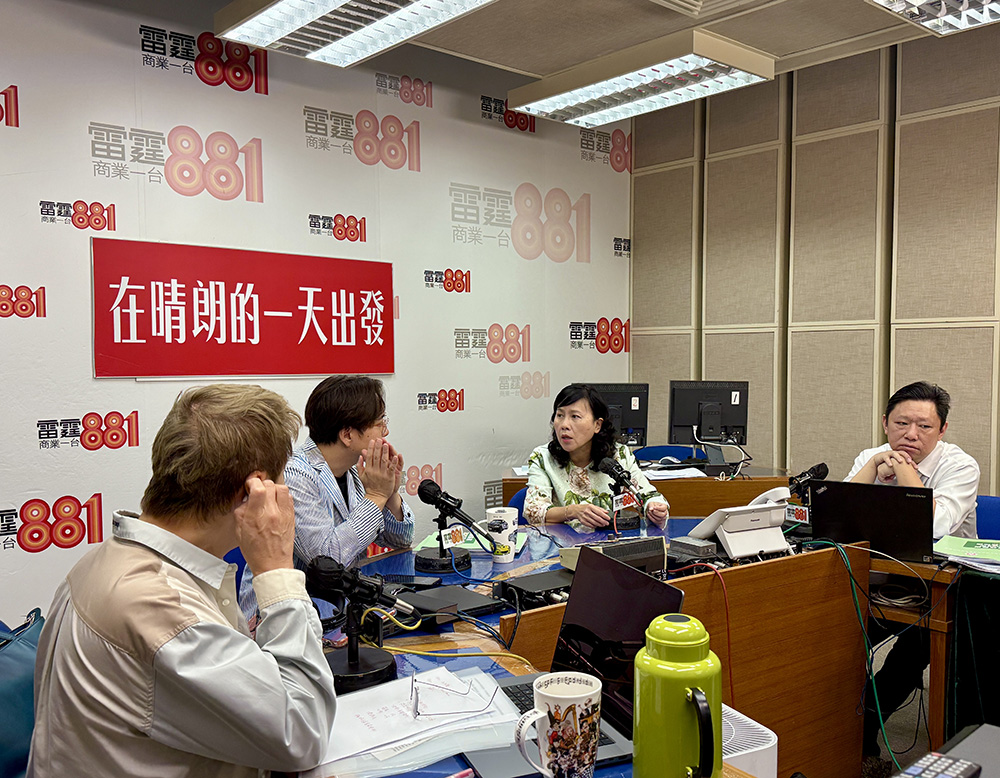 我於本周出席兩個電台的節目，解說《施政報告》有關運輸及物流的政策措施。